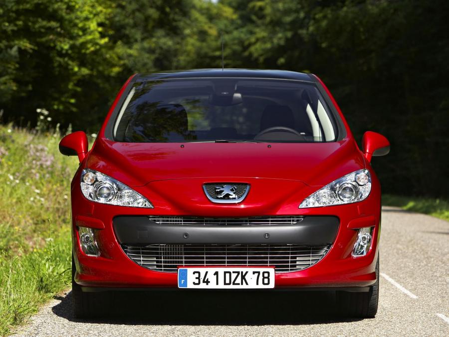  Peugeot 308 GT THP 175 5-Door 2009 года  (фото 2 из 11)